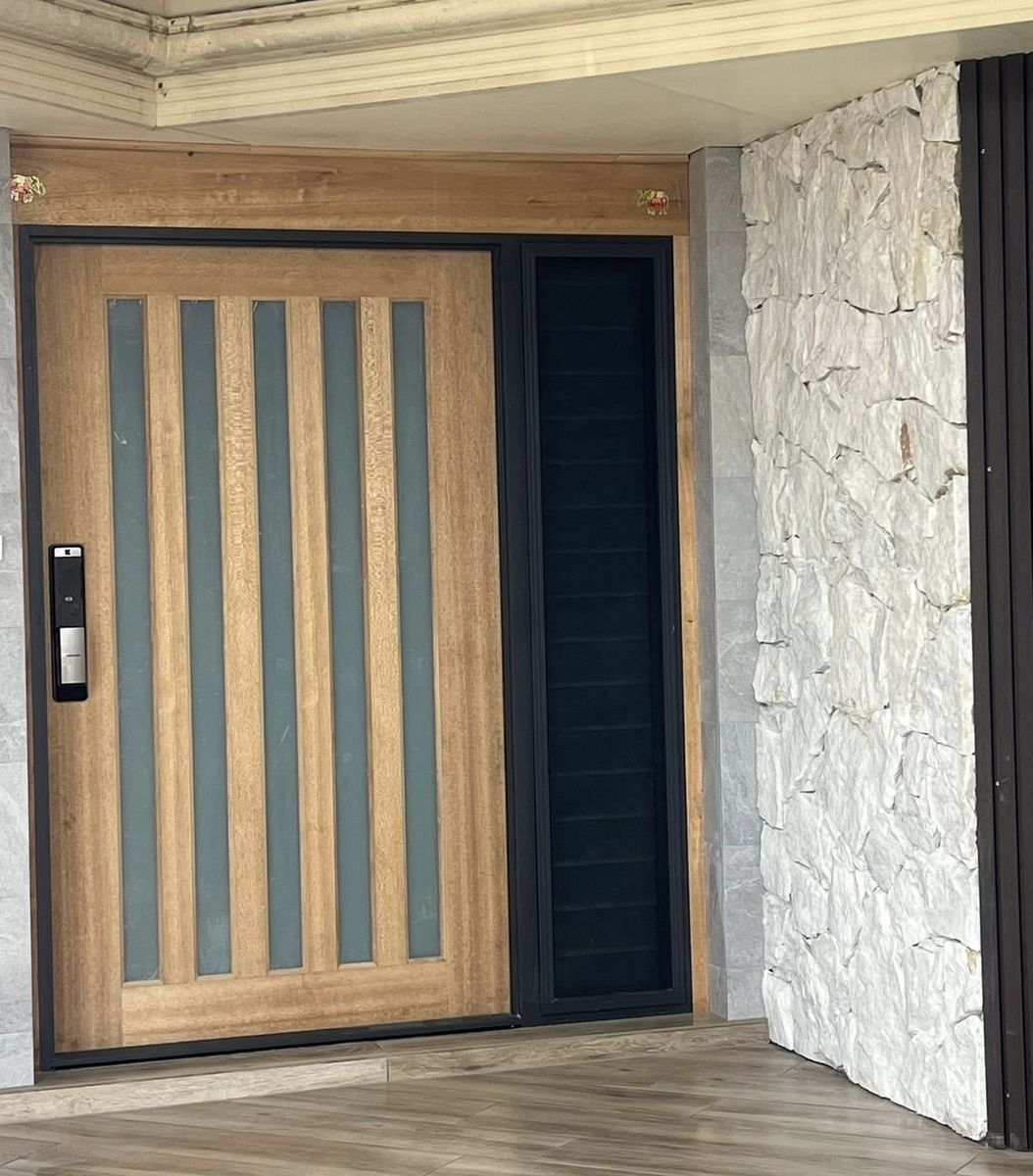 Stone feature wall tiling