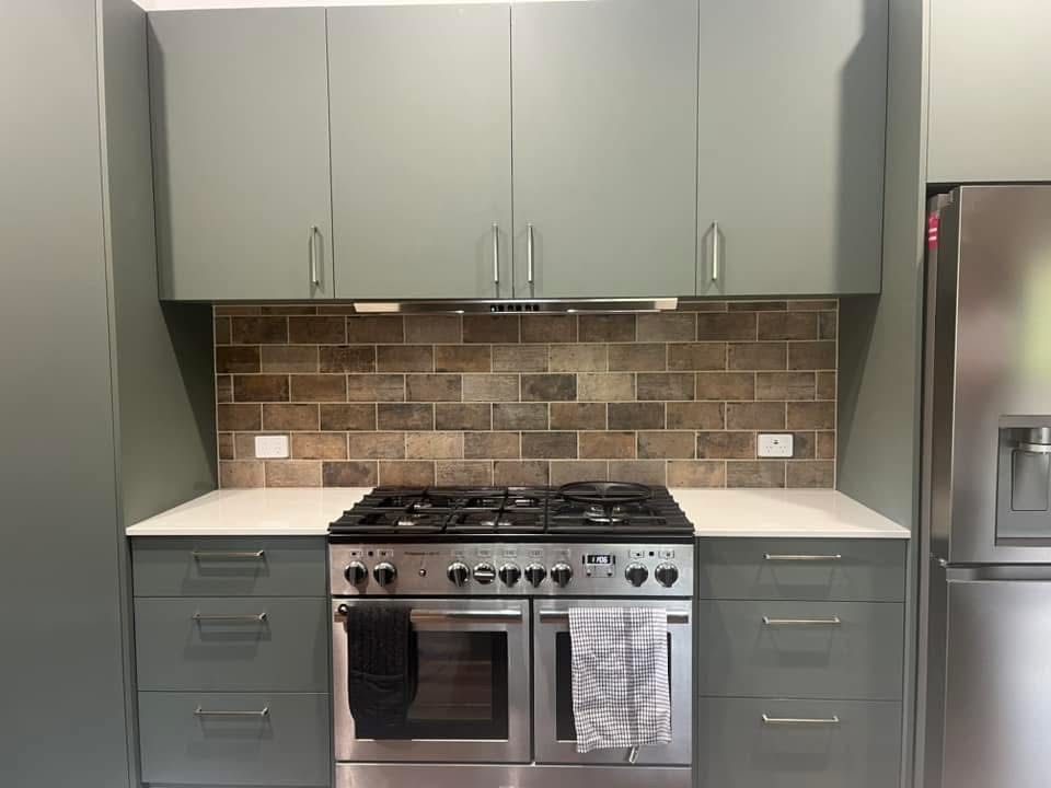 Kitchen tiling with island